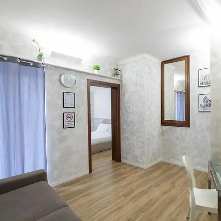 Apartment Domus Augustea 2 - 900 M A Piedi Dal Colosseo - Metro A 100 M